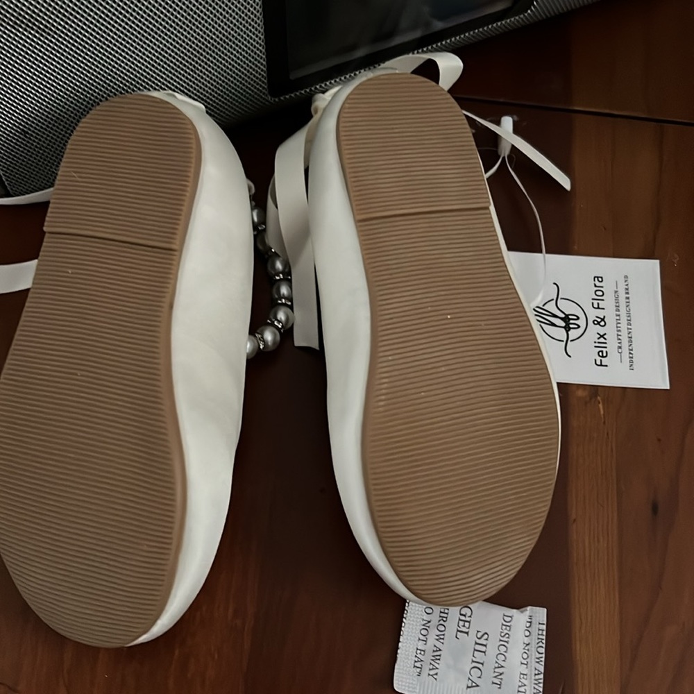 Shoes - Picture 4 of 5